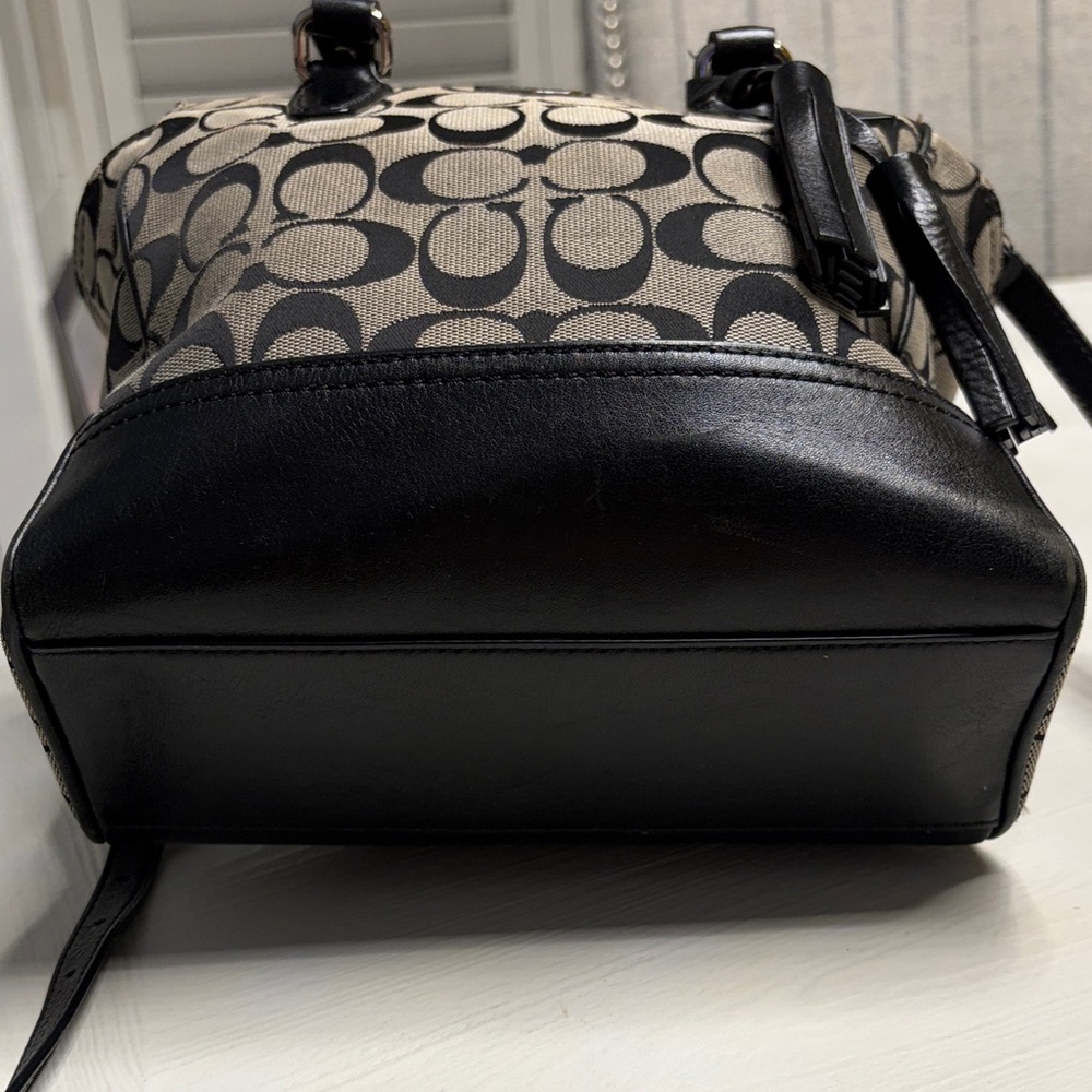 Coach Black and Cream Signature Tote - Picture 2 of 9